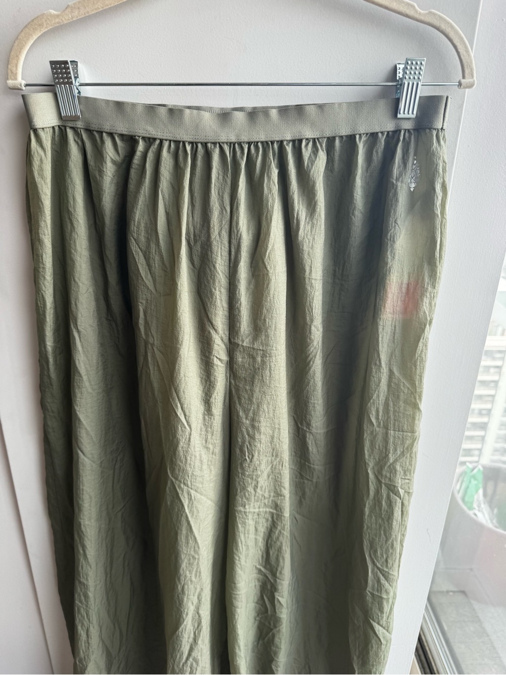 FP Movement Olive Green Sheer Balloon Jogger Pants L NWOT
L - Picture 4 of 8